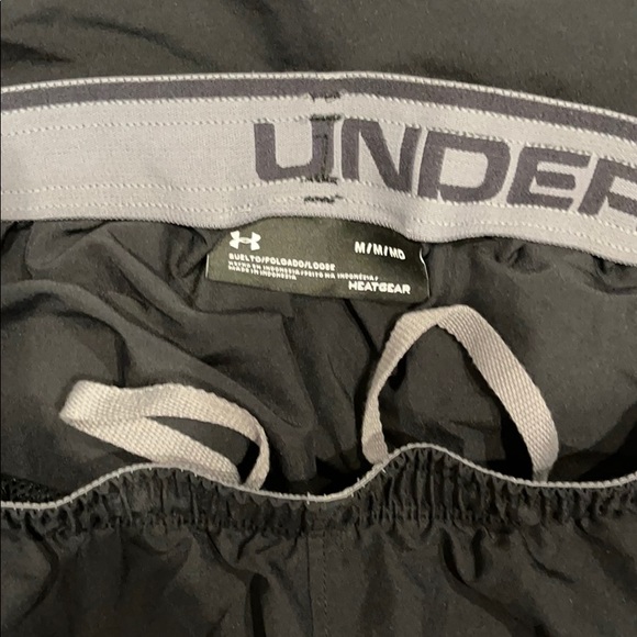 Under Armour Men’s Medium Shorts - Picture 4 of 4